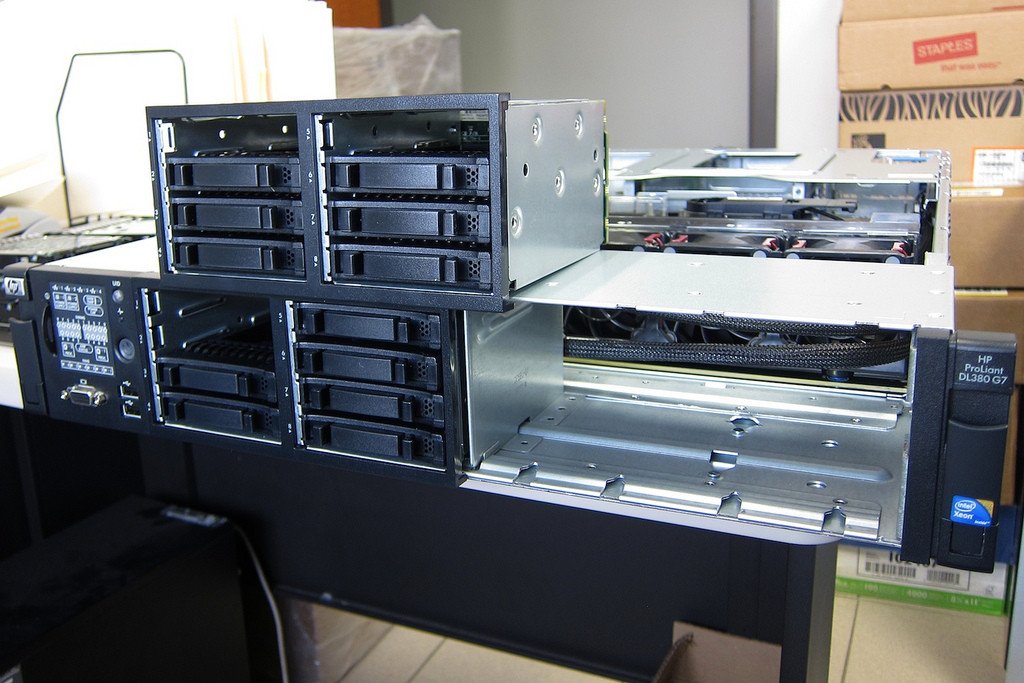 Шкафы для дисков HP ProLiant DL380 G7 + 4x4 2,5